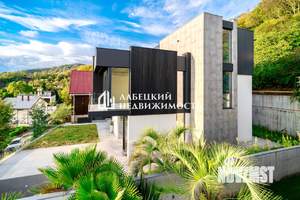 Дом 325м², 3-этажный, участок 4 сот.  