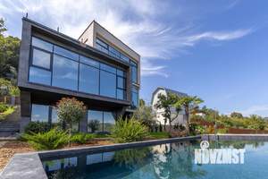 Коттедж 420м², 3-этажный, участок 20 сот.  