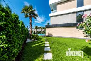 Дом 545м&sup2;, 3-этажный, участок 9 сот.  