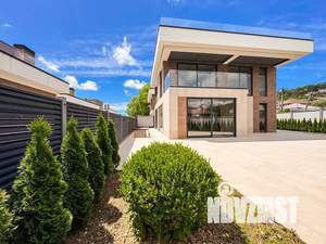 Коттедж 255м², 3-этажный, участок 5 сот.  