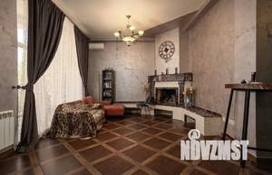 Дом 582м&sup2;, 3-этажный, участок 5 сот.  