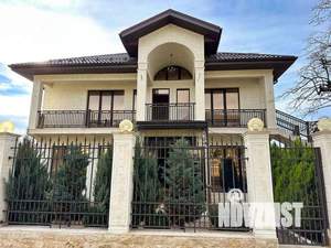 Дом 550м², 3-этажный, участок 8 сот.  