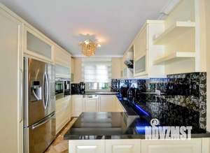 Дом 200м², 2-этажный, участок 6 сот.  