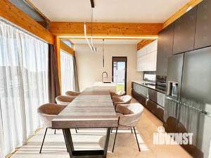 Коттедж 260м², 2-этажный, участок 6 сот.  