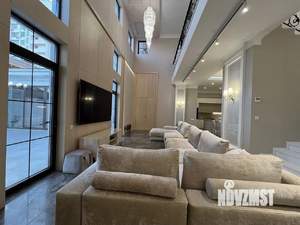 Дом 350м², 2-этажный, участок 10 сот.  