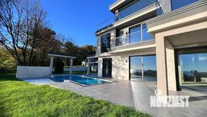 Коттедж 300м², 2-этажный, участок 6 сот.  