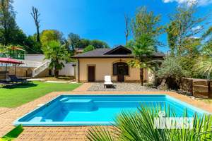 Дом 422м², 3-этажный, участок 14 сот.  