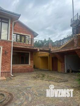 Дом 231м², 2-этажный, участок 10 сот.  