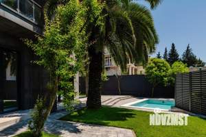 Коттедж 288м², 3-этажный, участок 8 сот.  