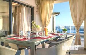 Дом 250м², 2-этажный, участок 5 сот.  