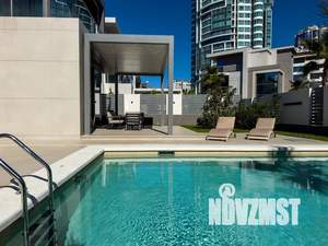 Дом 300м&sup2;, 3-этажный, участок 7 сот.  