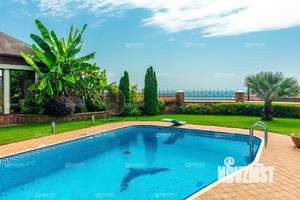 Дом 330м², 3-этажный, участок 7 сот.  