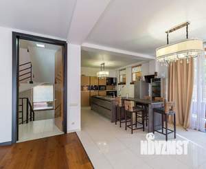 Коттедж 240м², 2-этажный, участок 3 сот.  