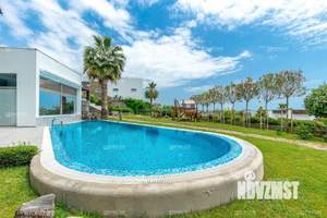 Коттедж 470м², 2-этажный, участок 15 сот.  