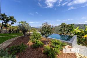 Дом 426м&sup2;, 3-этажный, участок 20 сот.  