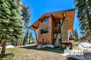 Дом 215м², 2-этажный, участок 15 сот.  