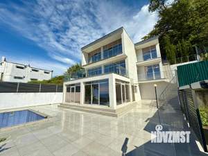 Дом 302м², 3-этажный, участок 4 сот.  