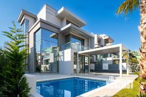 Дом 300м², 2-этажный, участок 6 сот.  