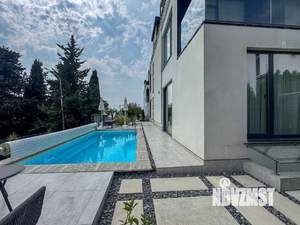 Дом 290м², 3-этажный, участок 3 сот.  