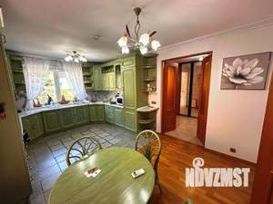 Дом 333м&sup2;, 3-этажный, участок 14 сот.  