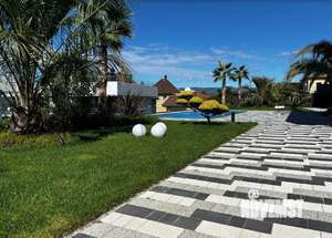 Коттедж 240м², 2-этажный, участок 6 сот.  