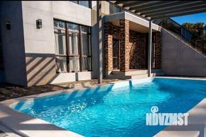 Коттедж 300м&sup2;, 3-этажный, участок 10 сот.  