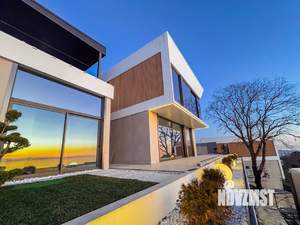 Коттедж 250м², 2-этажный, участок 6 сот.  