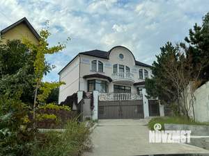 Дом 350м², 3-этажный, участок 10 сот.  