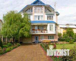 Дом 370м², 3-этажный, участок 6 сот.  