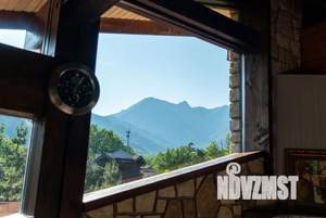 Дом 300м&sup2;, 3-этажный, участок 15 сот.  