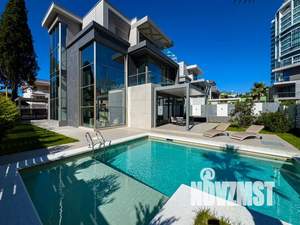 Дом 300м&sup2;, 3-этажный, участок 7 сот.  