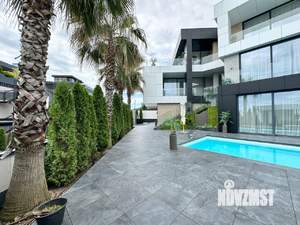 Дом 845м², 3-этажный, участок 10 сот.  