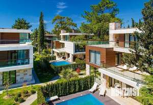 Дом 650м², 3-этажный, участок 10 сот.  