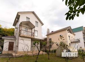 Коттедж 400м², 3-этажный, участок 10 сот.  