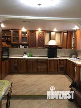 Дом 250м&sup2;, 3-этажный, участок 6 сот.  