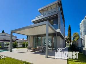 Дом 300м&sup2;, 3-этажный, участок 7 сот.  