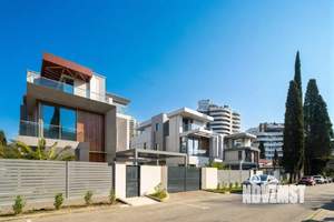 Коттедж 300м², 3-этажный, участок 7 сот.  