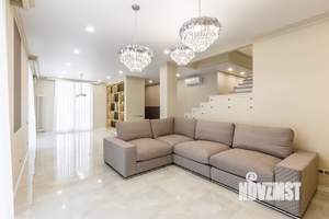 Дом 205м², 2-этажный, участок 6 сот.  