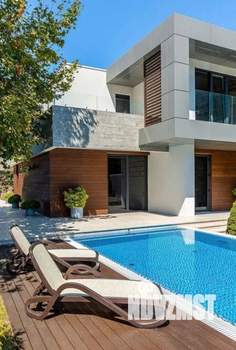 Дом 300м², 2-этажный, участок 8 сот.  