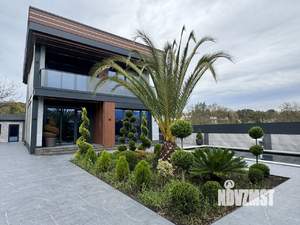 Дом 180м², 2-этажный, участок 6 сот.  