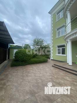 Дом 1500м², 3-этажный, участок 36 сот.  