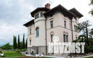 Дом 270м², 3-этажный, участок 15 сот.  