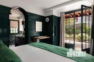 Дом 400м², 2-этажный, участок 15 сот.  