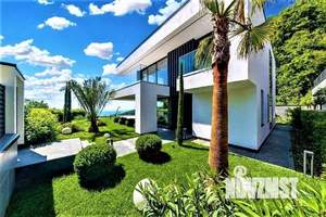 Дом 270м&sup2;, 2-этажный, участок 8 сот.  