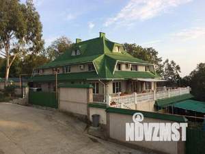 Дом 750м², 3-этажный, участок 15 сот.  