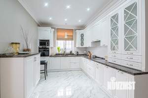 Дом 250м², 2-этажный, участок 7 сот.  