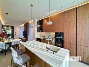 Дом 350м², 3-этажный, участок 5 сот.  