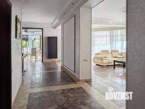Дом 350м², 2-этажный, участок 10 сот.  