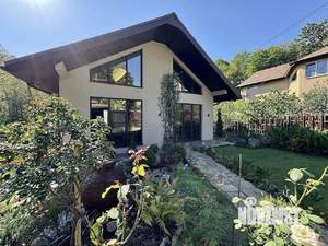 Дом 330м², 2-этажный, участок 10 сот.  