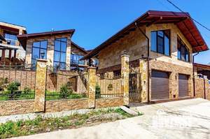 Дом 350м², 2-этажный, участок 10 сот.  